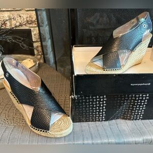 Women’s size 10, Dolce Vita black snake Stella